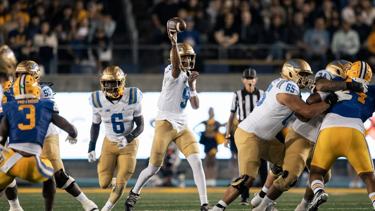 Wayne Knight scores 3 TDs as UCLA beats San Diego State 28-10