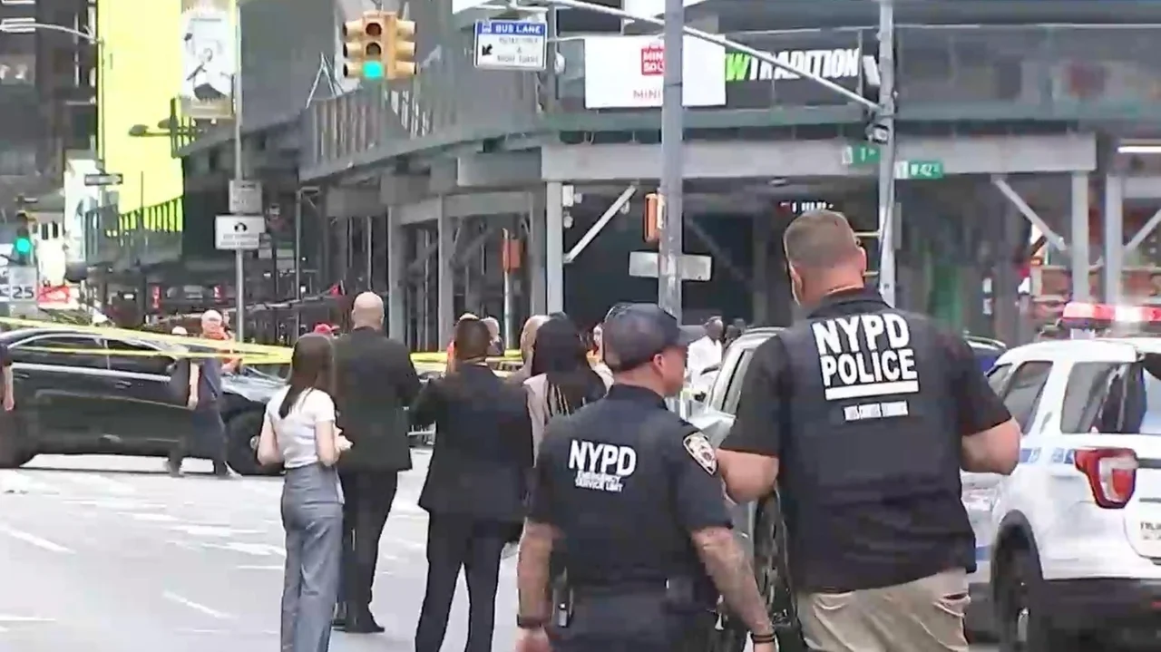 A woman brandishing two knives is shot by police in Times Square