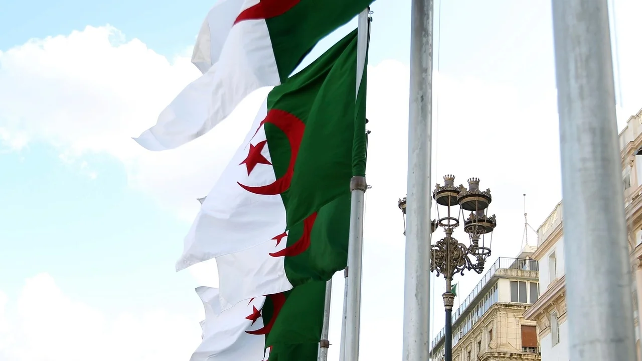 Official media: Algeria severs diplomatic ties with the United Arab Emirates