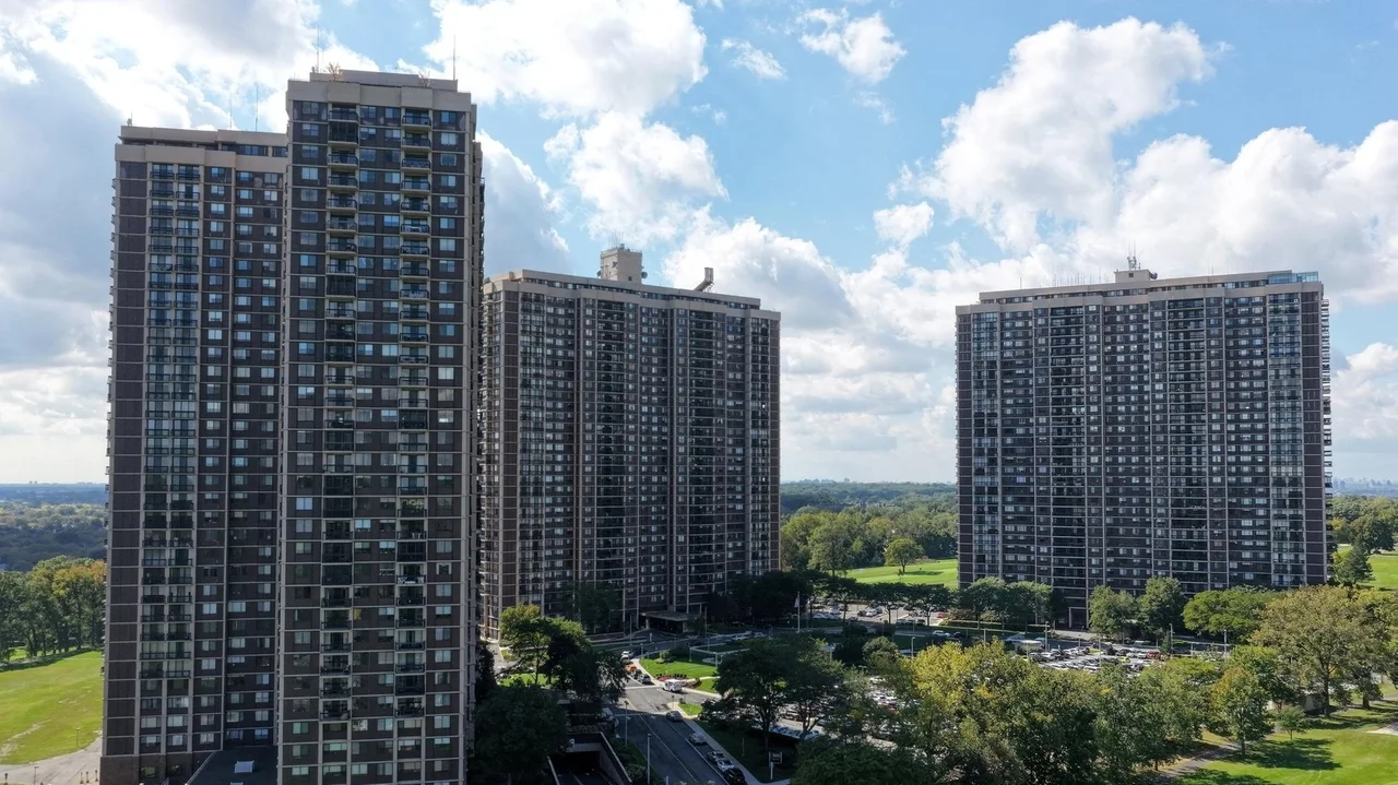 Legionnaires' disease sickens 2 at North Shore Towers on Queens-Nassau border