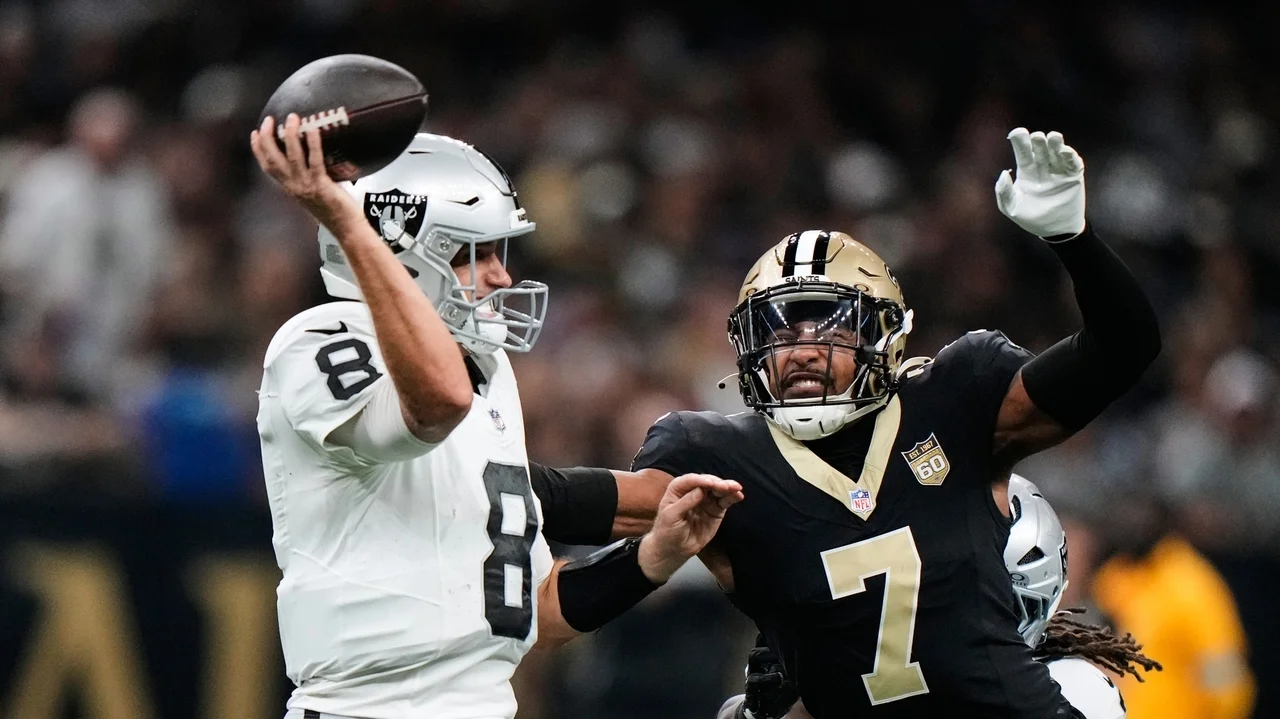 Kirk Cousins passes for 3 TDs and the unbeaten Raiders come back to top the Saints 35-27
