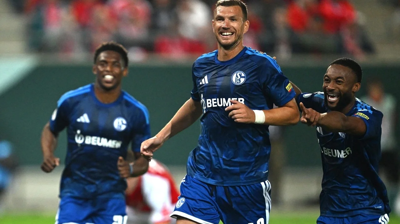 Dzeko ending 19-year international career with Bosnia-Herzegovina next month