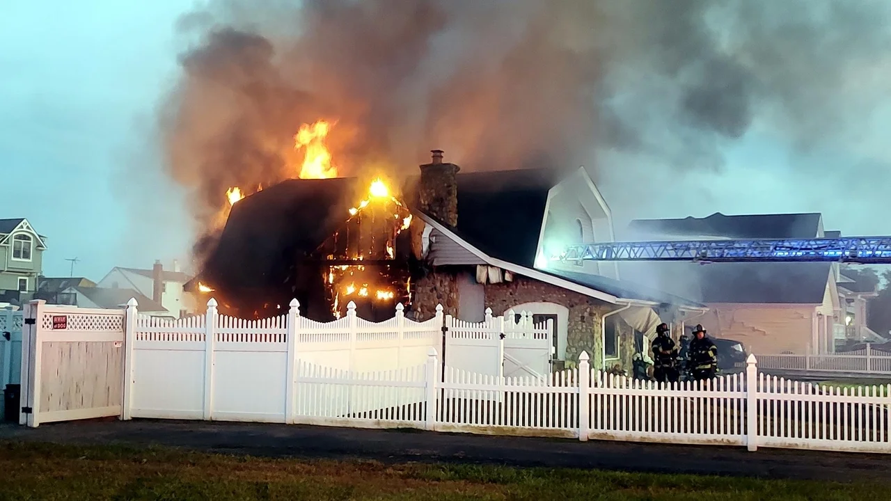 Fire heavily damages Massapequa home, displaces 4, injures 2 firefighters