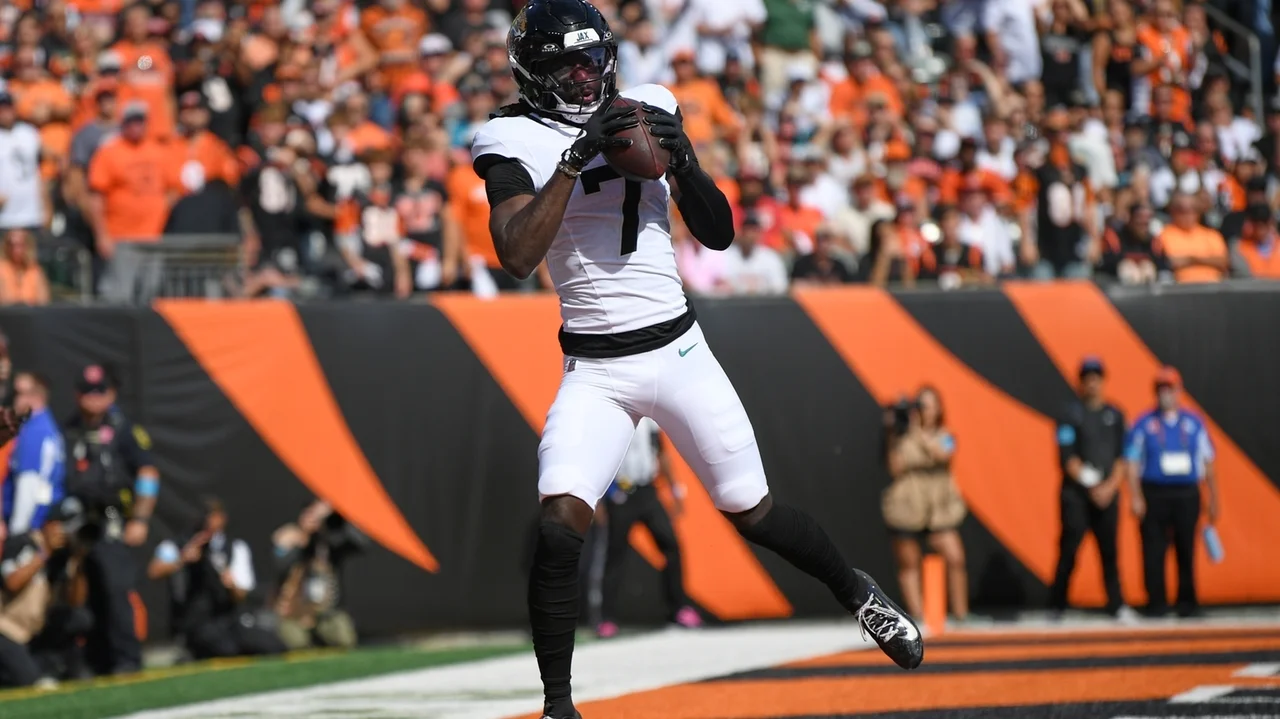 Trevor Lawrence finally gets 1st win over Bengals as Jaguars hold on for 22-17 victory