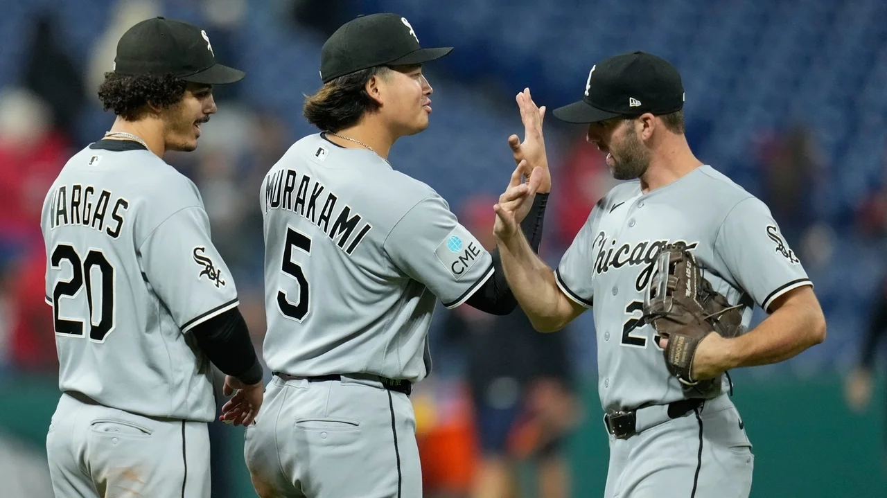 White Sox land first blow in AL showdown series against Guardians, win 7-3 to stay atop division