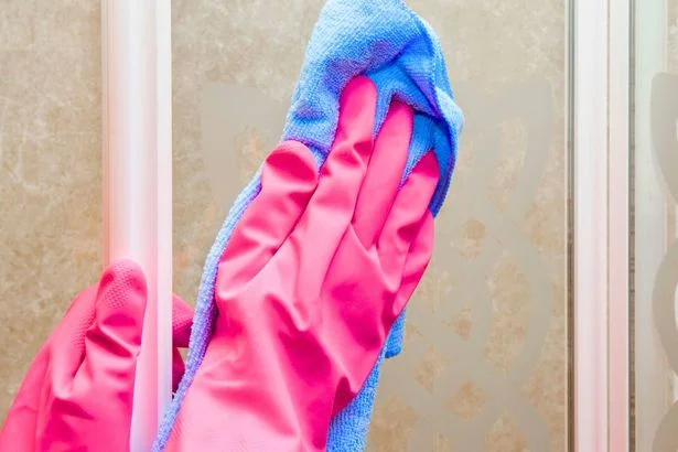 Shower screens will stay clean without any stains if you do a simple 30-second task