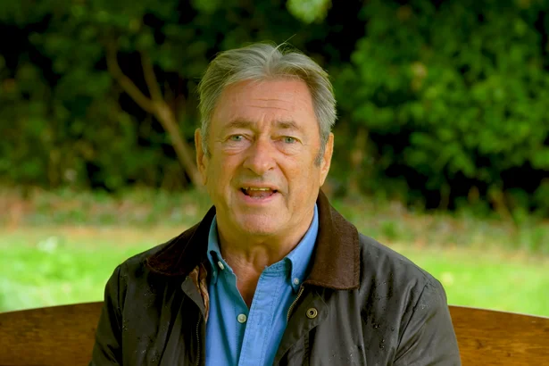 Alan Titchmarsh says these two plants will draw robins and sparrows to your garden