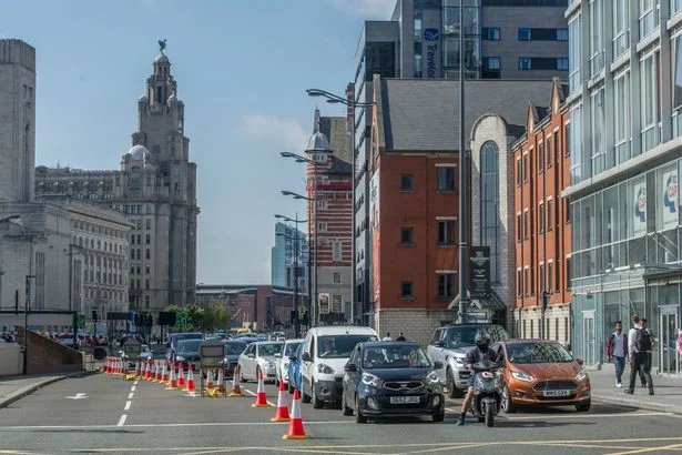 Police clarify the rules on when to merge from outside lane and potential £100 fine