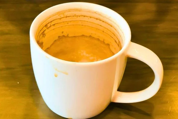 Mug stains will vanish in 10 minutes without soaking or scrubbing if cleaned with a simple kitchen i